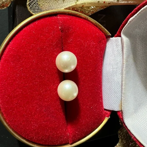 Vintage 14K Yellow Gold Petite Real Freshwater Pearl Stud Earrings size 6 mm - Picture 2 of 7